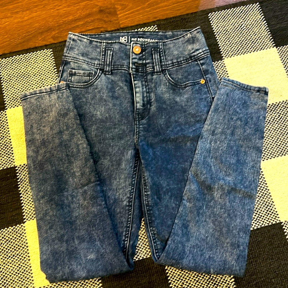 NWOT, No Boundaries Skinny, High Rise Jegging. Size 5. Color is one of a kind!